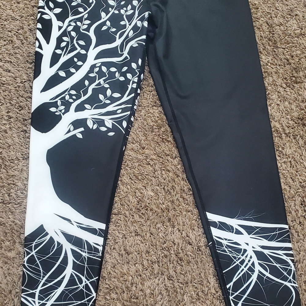 NWT CUTE LEGGINGS